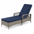 Gartenliege aus PE-Rattan mit blauem Polster