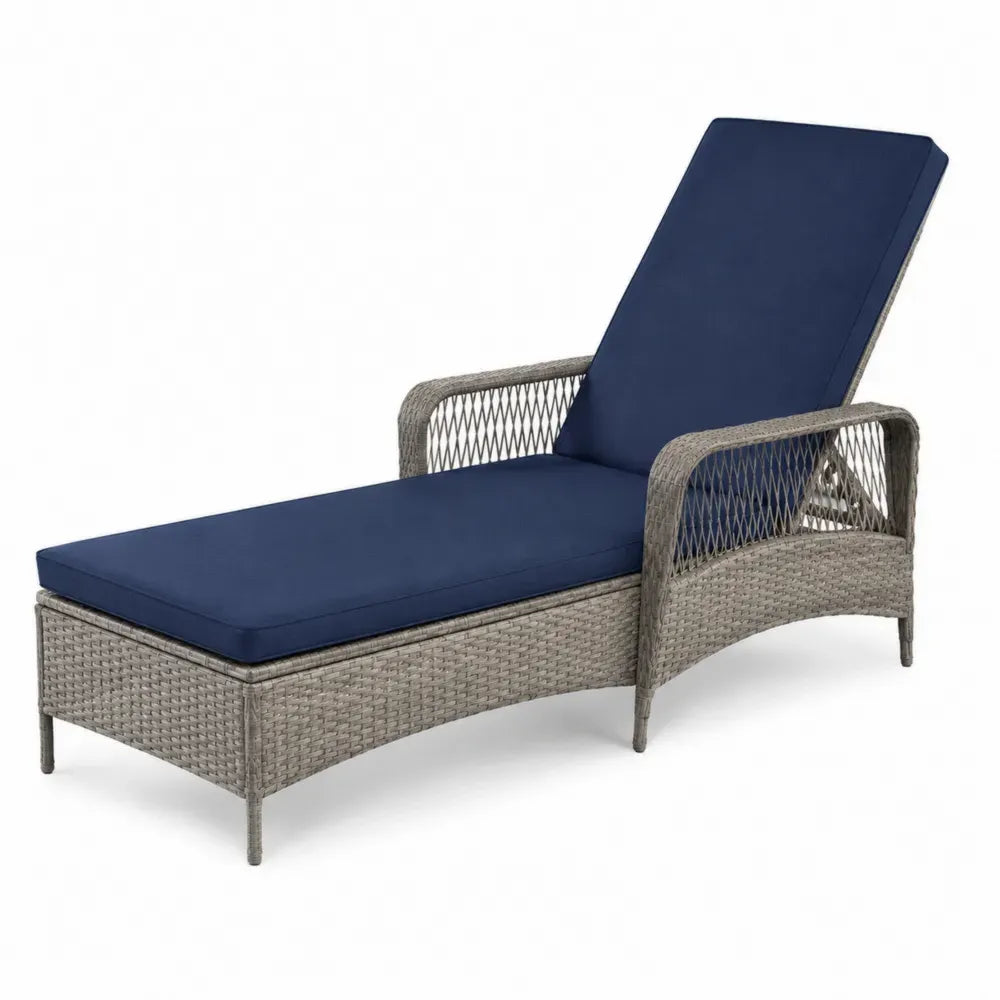Gartenliege aus PE-Rattan mit blauem Polster